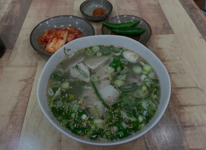 コギグクス（豚肉入りの済州式麺料理）