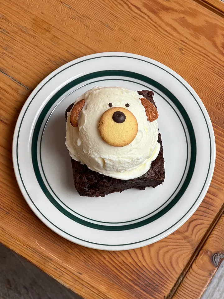 子犬のアイスクリームブラウニー