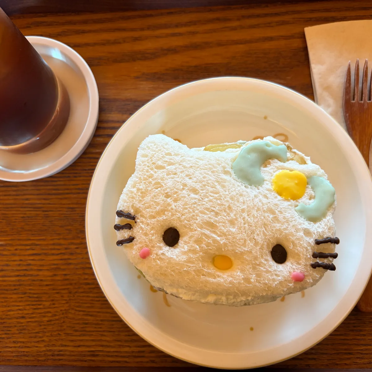 水色のリボンを飾ったキティサンド