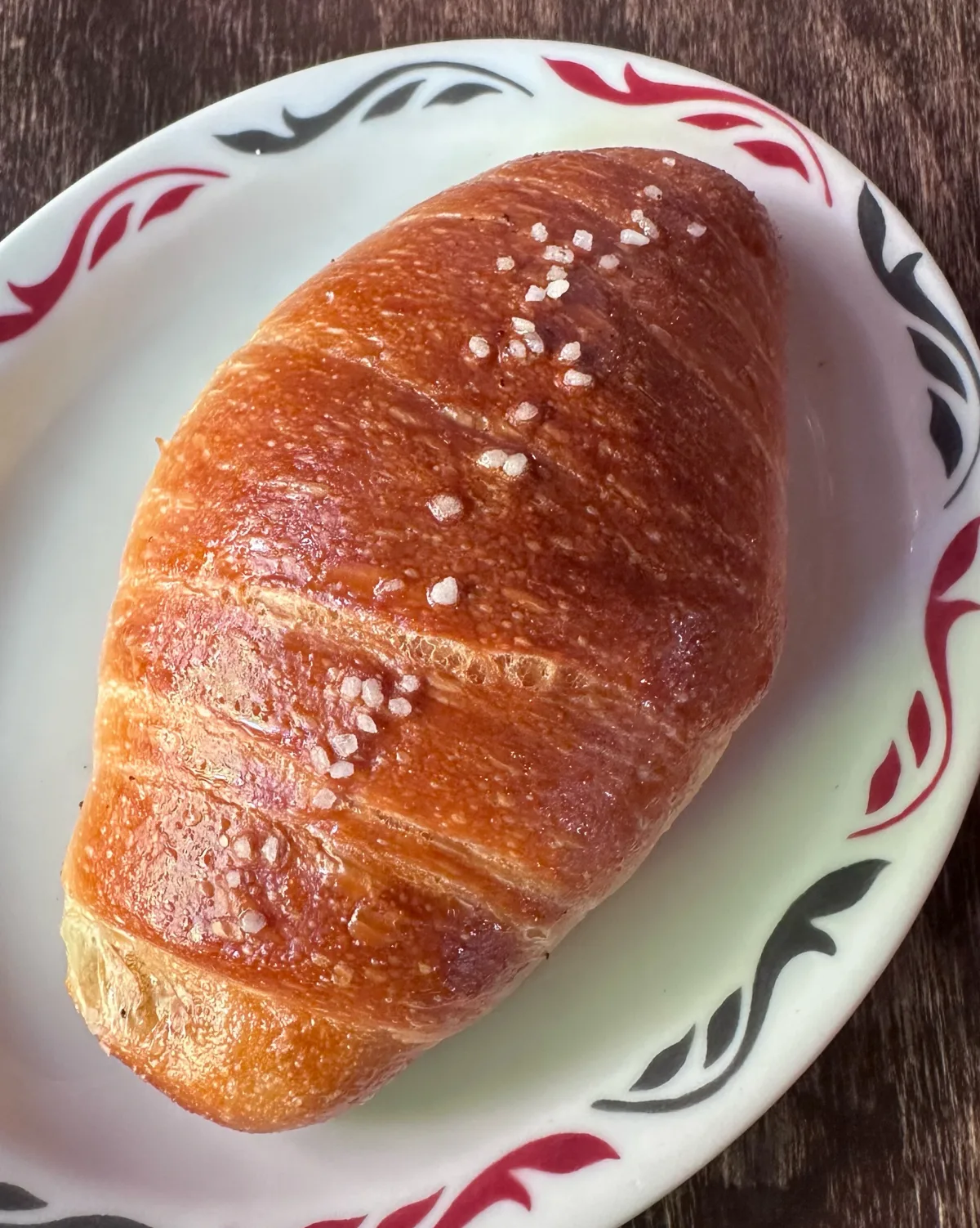 O'pato — 塩を散らした焼きたてのパン