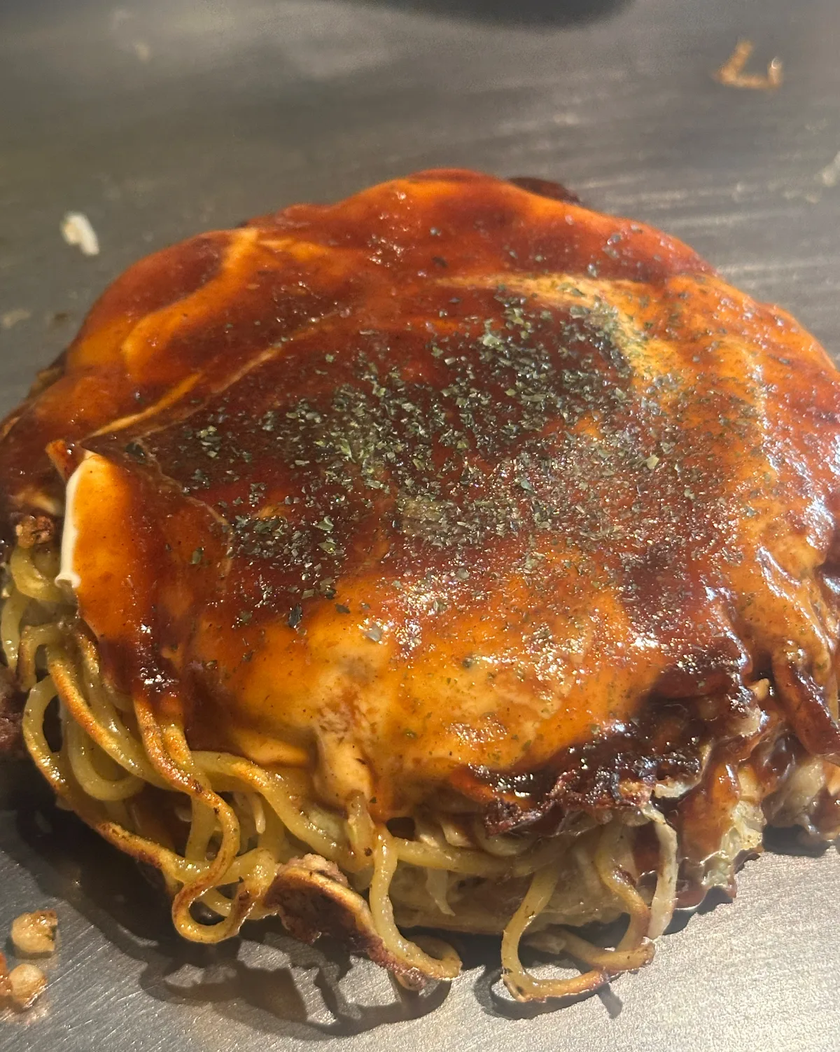 OSHI 望遠本店 — 焼きそば入りのお好み焼き