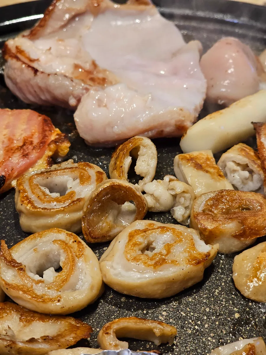 パルゴンマクチャン — 鉄板で焼く丸いマクチャンと生マクチャン