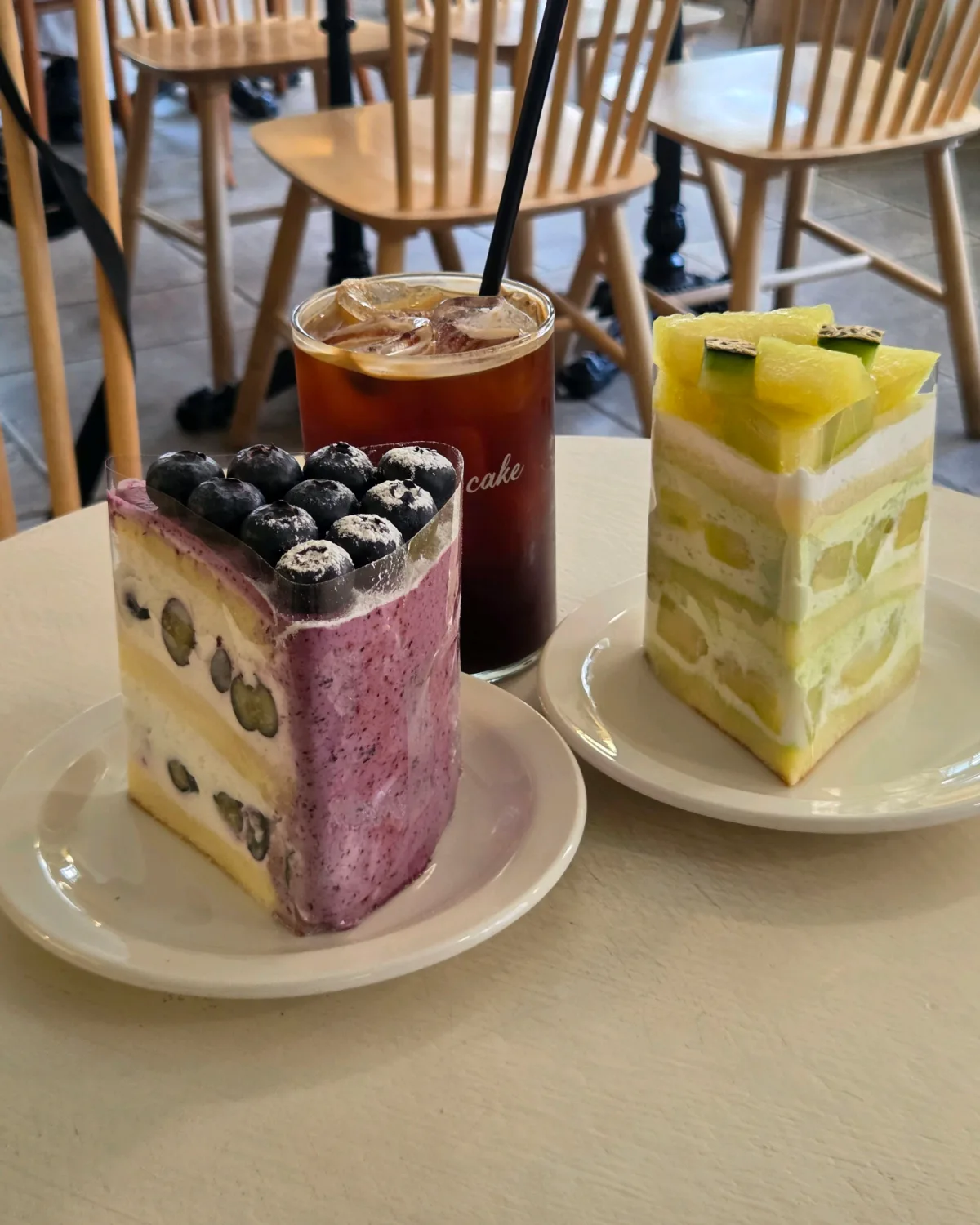 ブルーベリーとメロンのケーキ