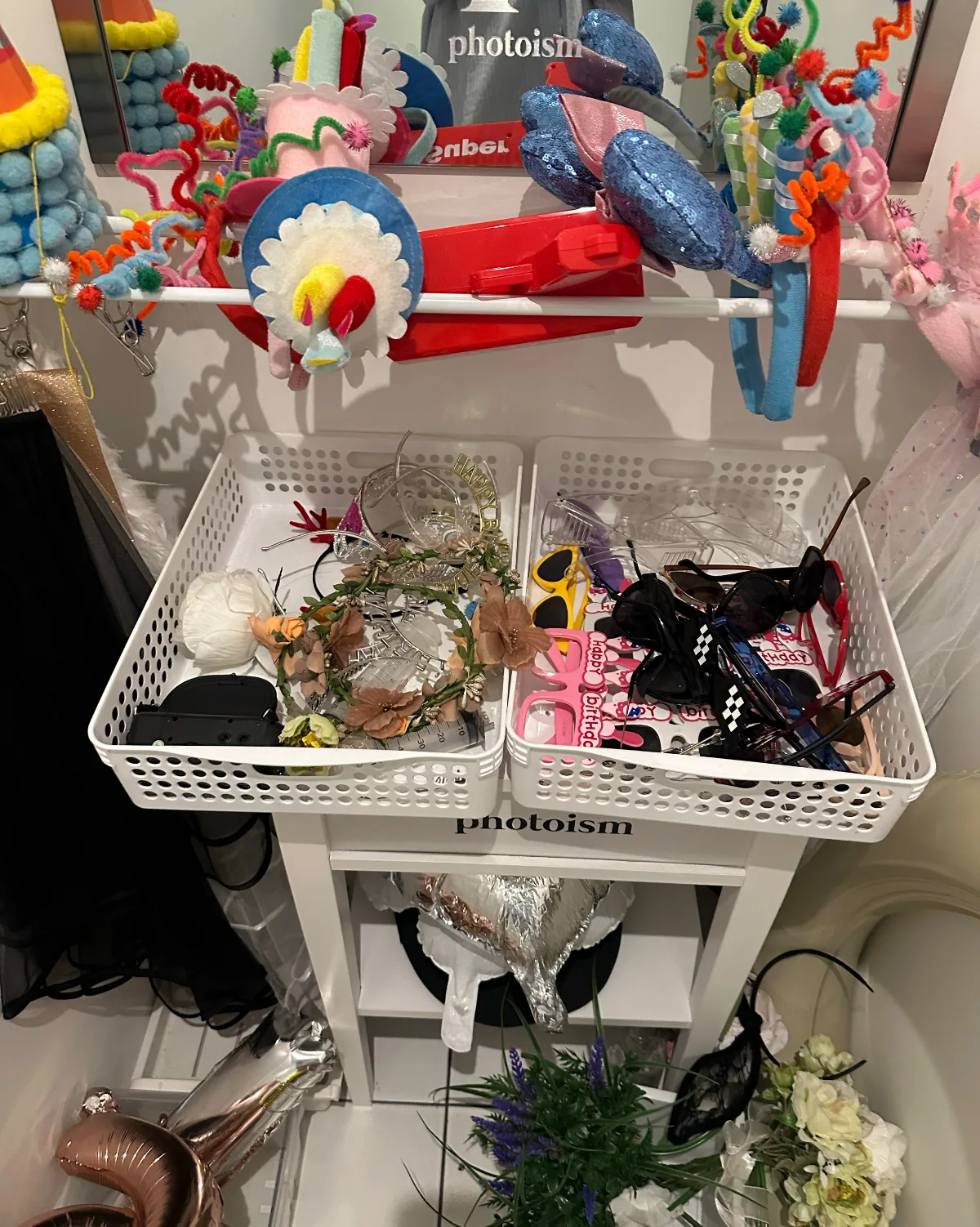撮影用のカチューシャと眼鏡