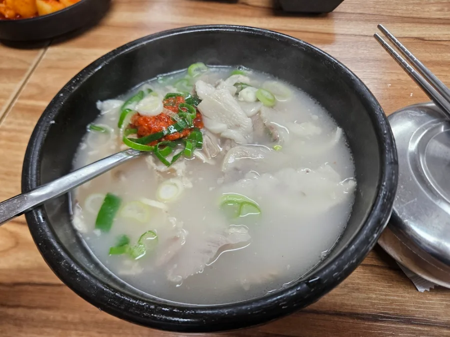 ポハンテジクッパ — 豚肉とネギが入ったクッパ