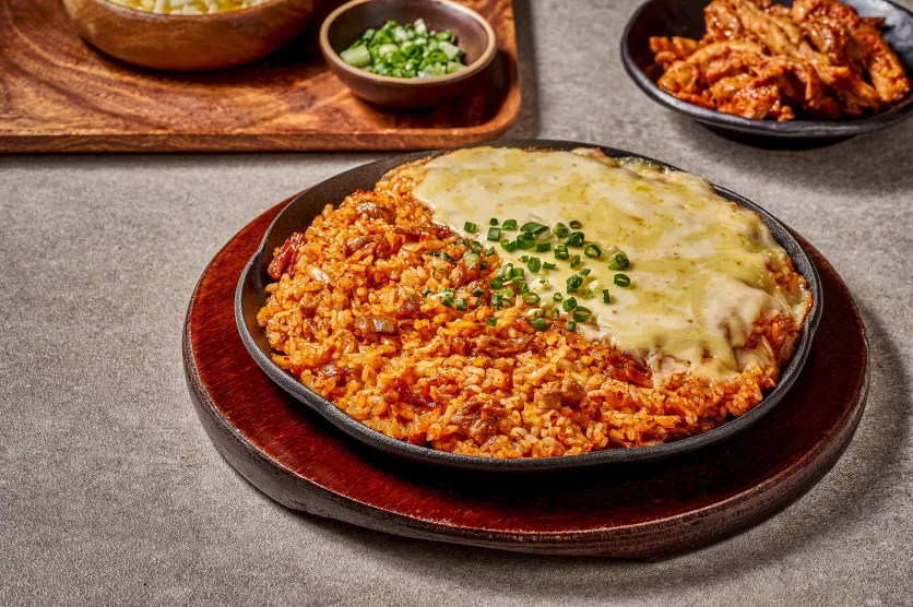 ピョタンチプ 本店 — チーズをのせた鉄板ご飯