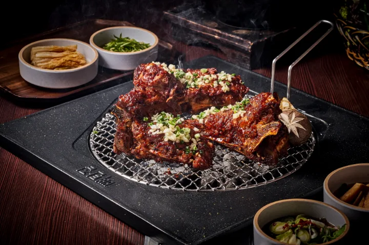 辛い直火焼き骨付き肉（1人前500g）
