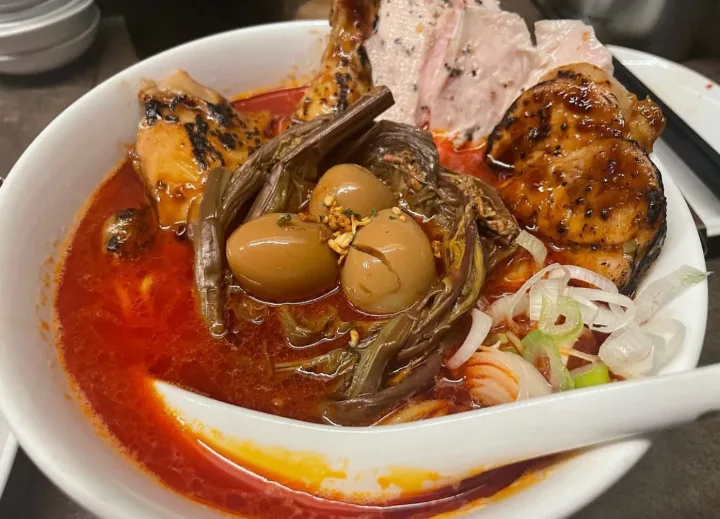 赤 鶏ラーメン
