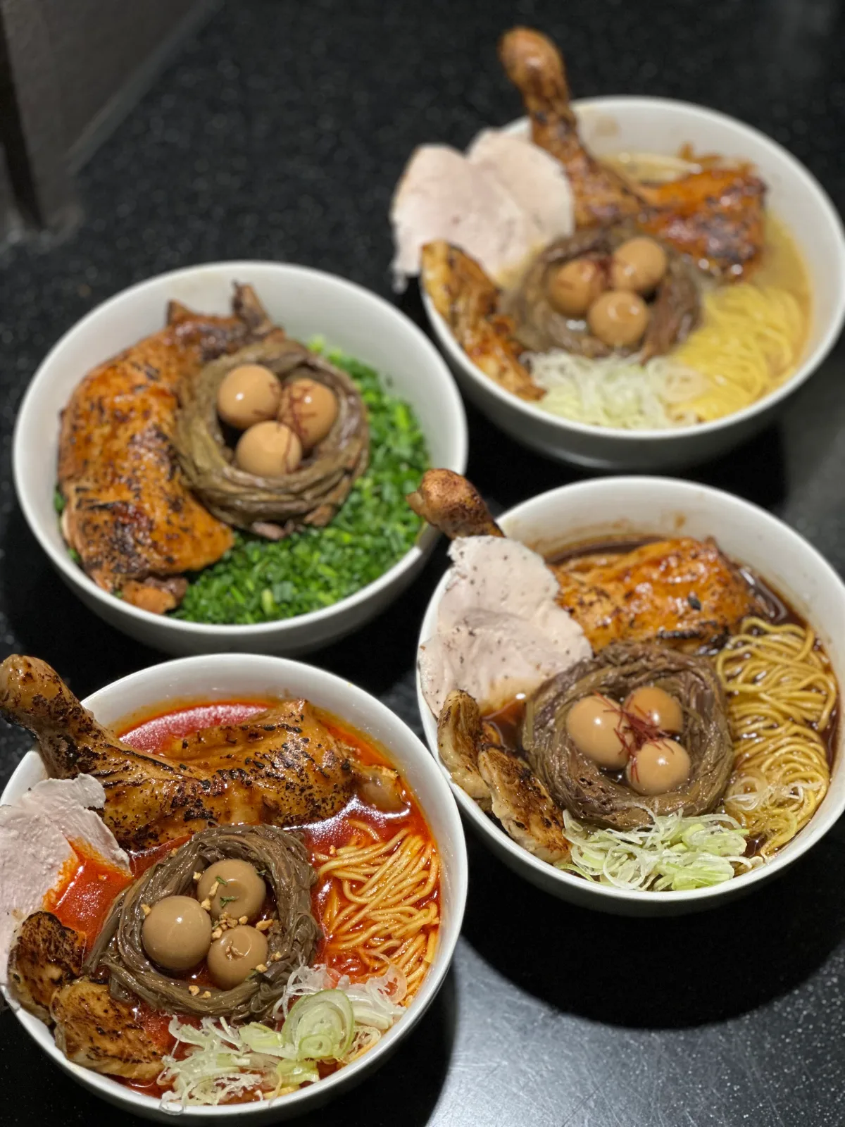 ラムラ 聖水店 — 鶏肉をのせた4種の麺