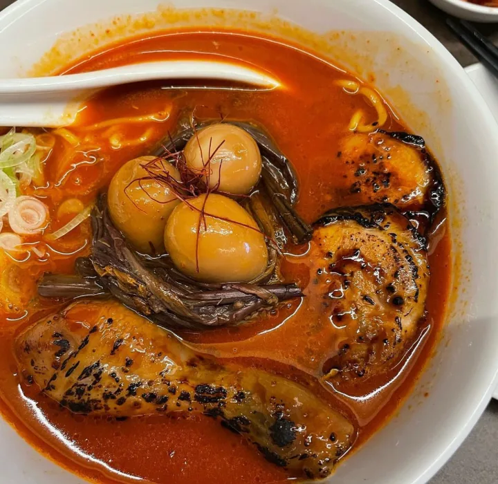 赤 ひよこラーメン