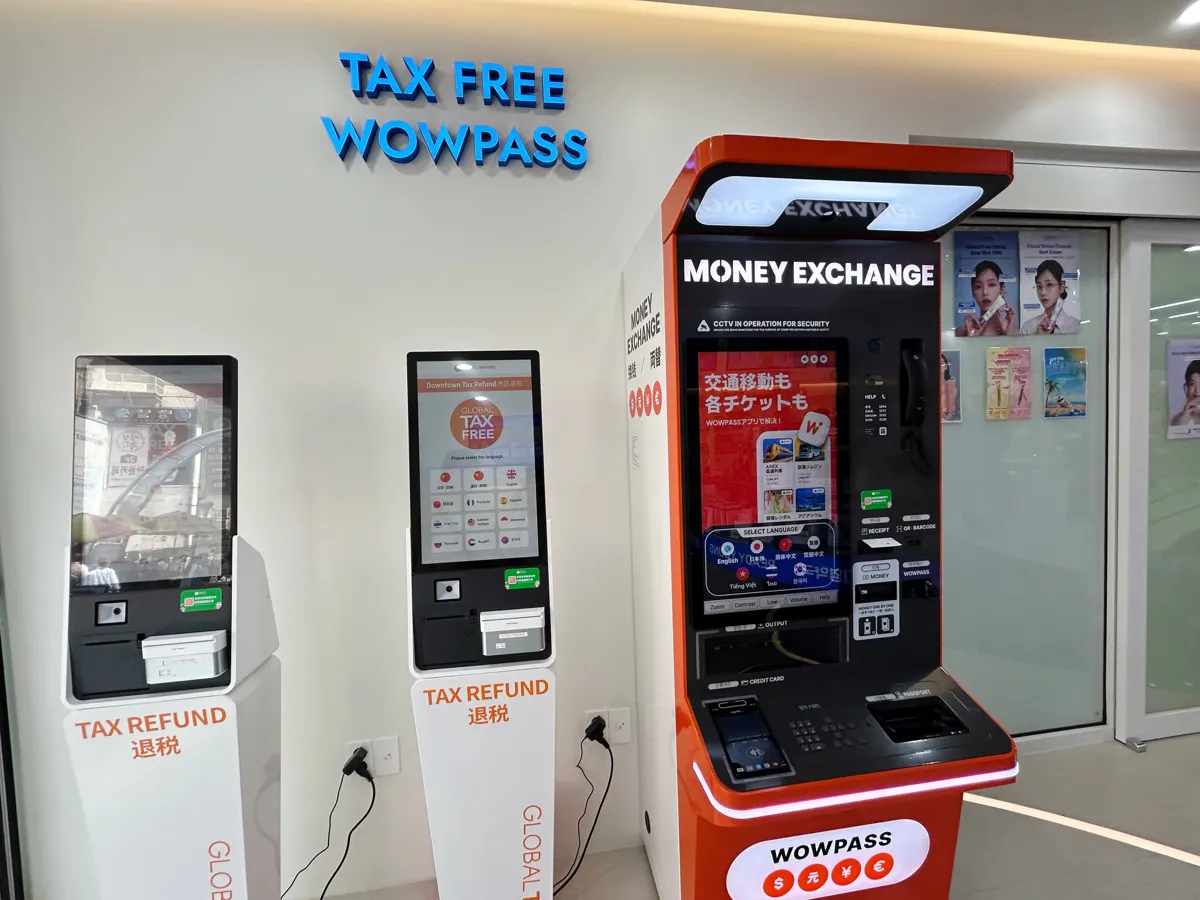TAX FREEの還付端末と両替機