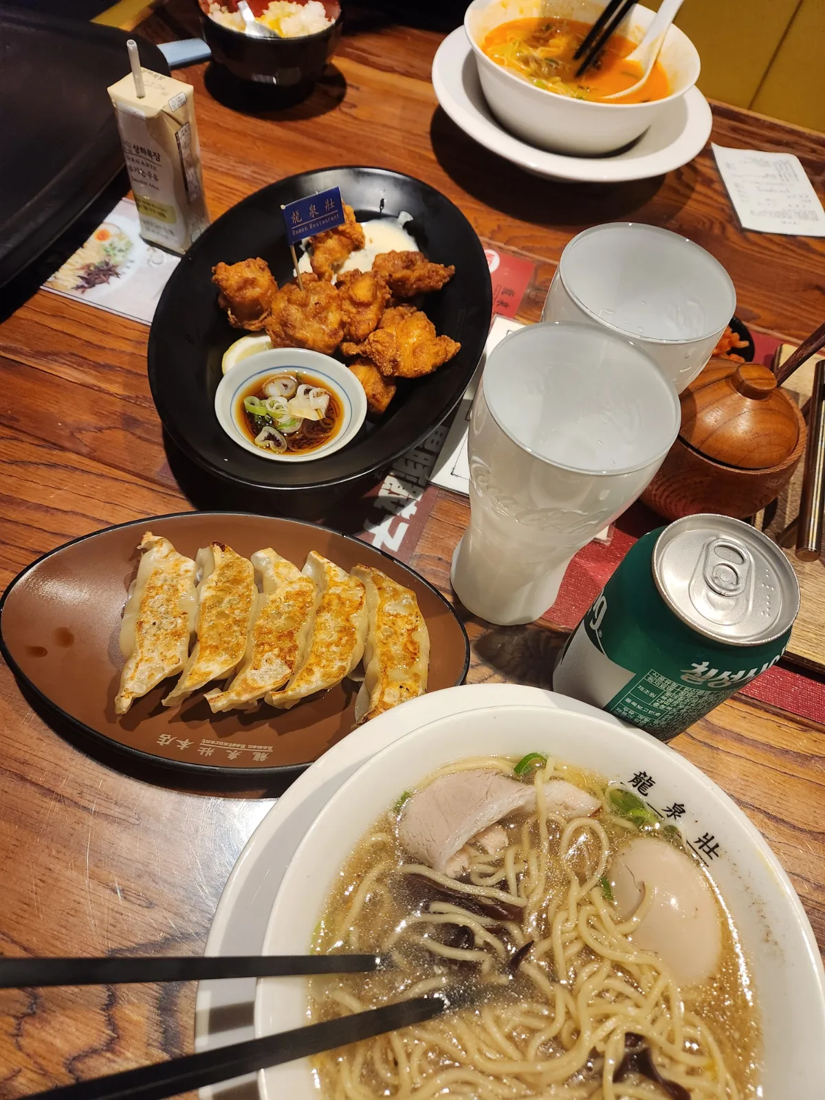 焼き餃子と鶏の唐揚げ