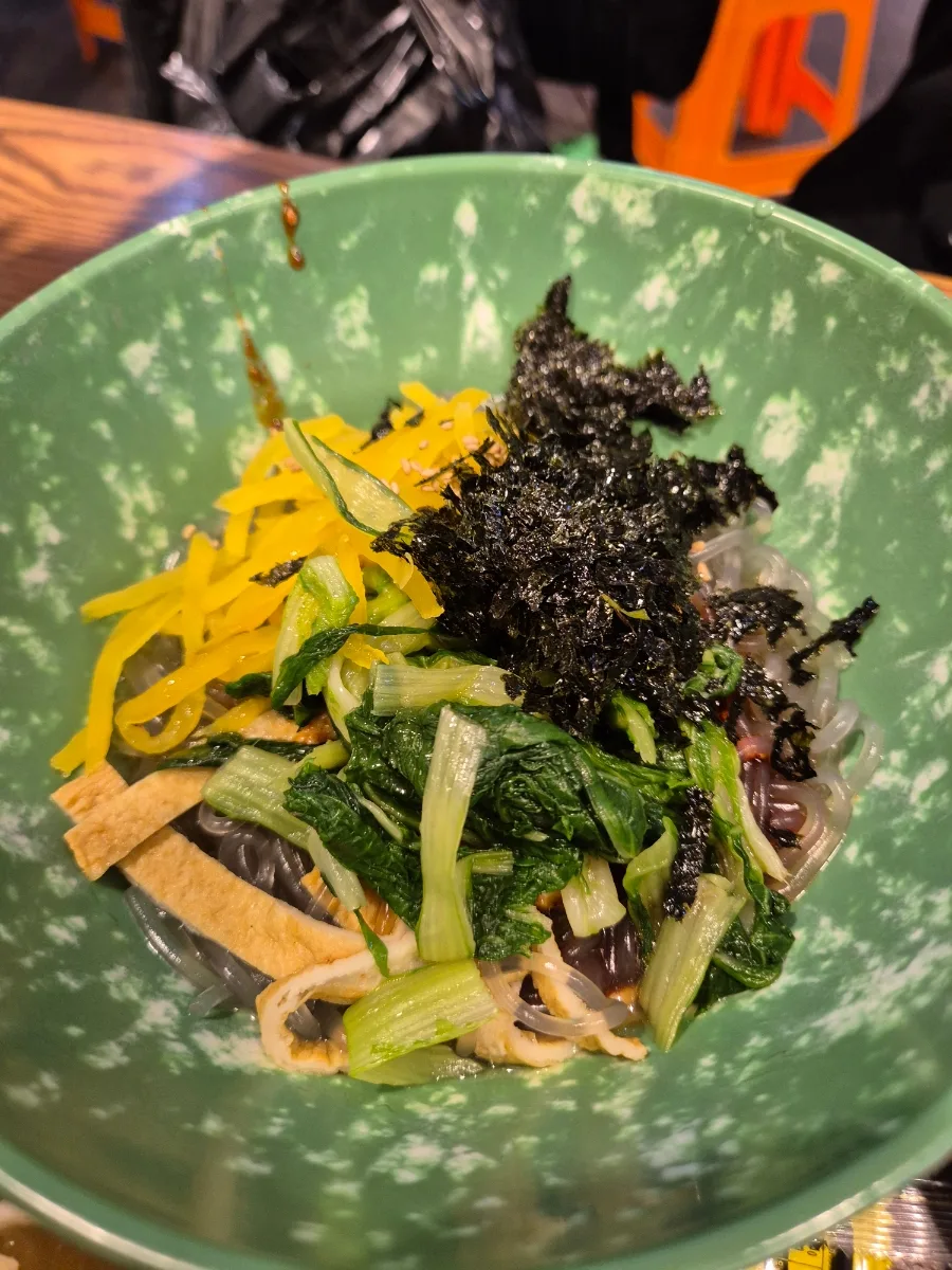 海苔と青菜をのせた春雨