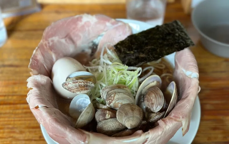 アサリがのったラーメン