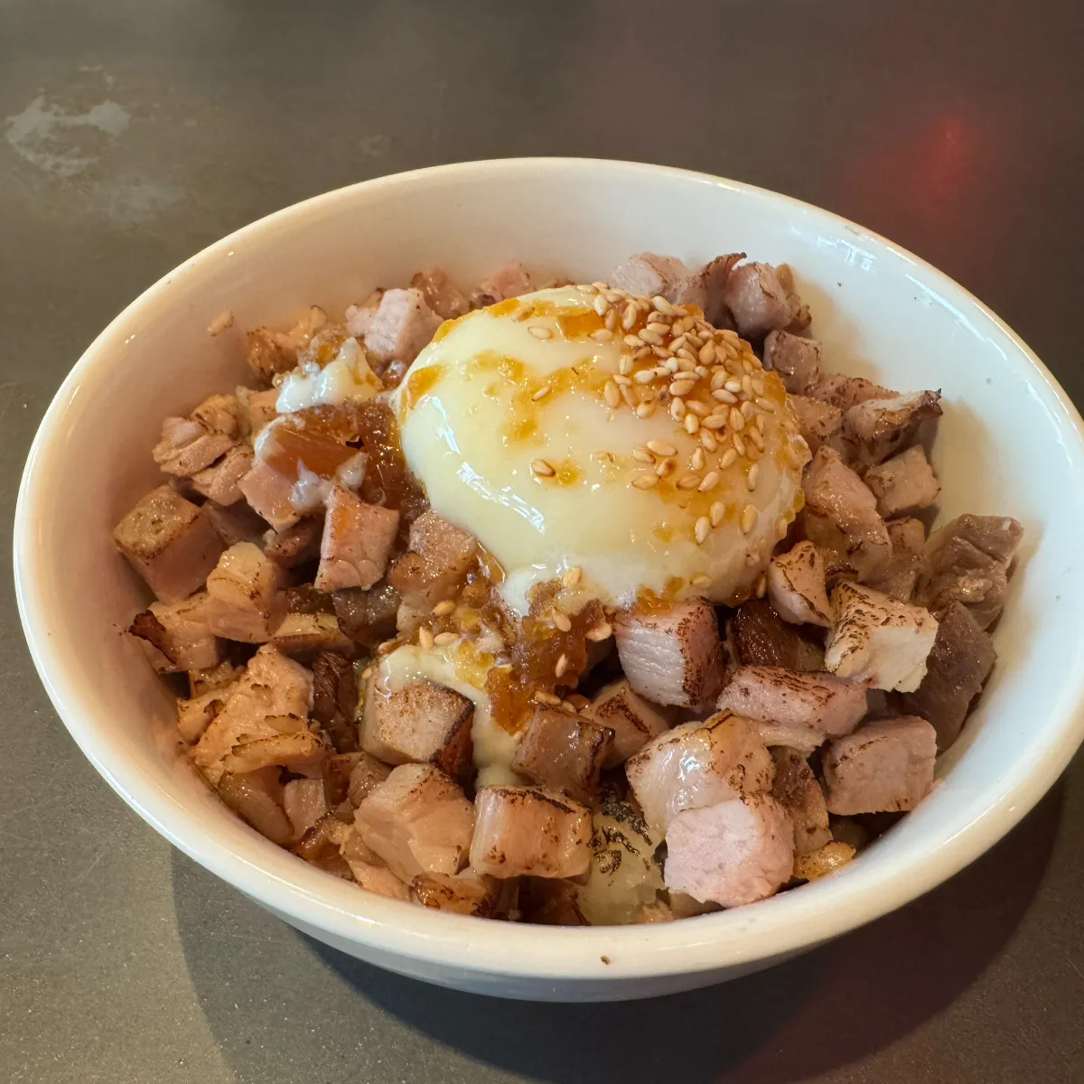 SARUKAME — 温泉卵をのせたスタミナ丼