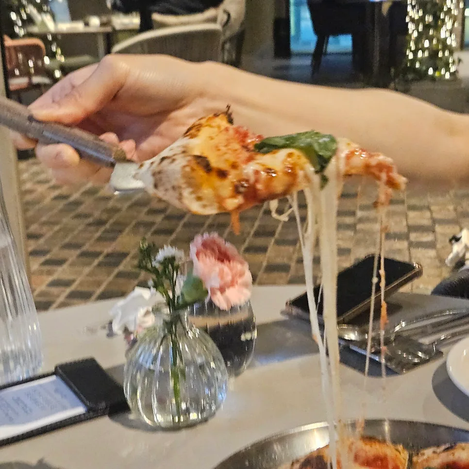 チーズが伸びるマルゲリータ