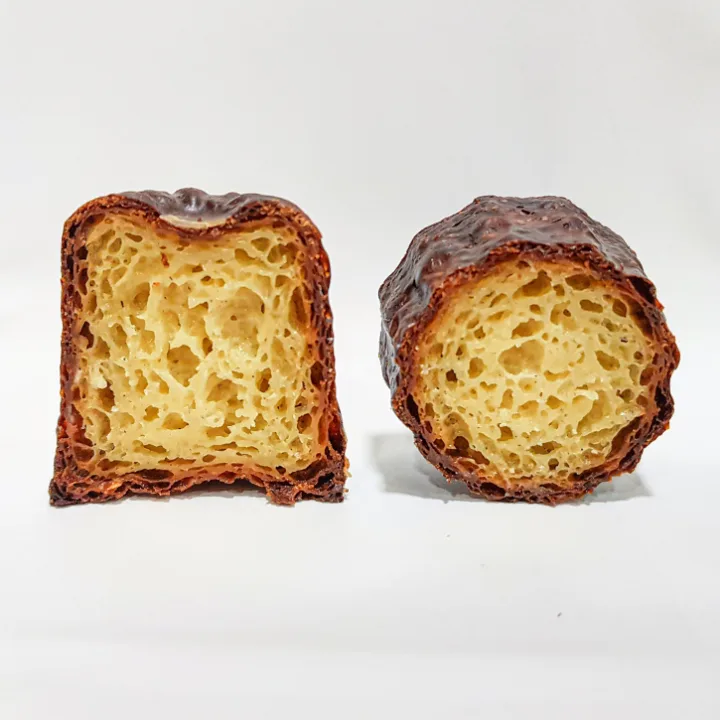 Seatown Bakery — 断面が見えるカヌレ