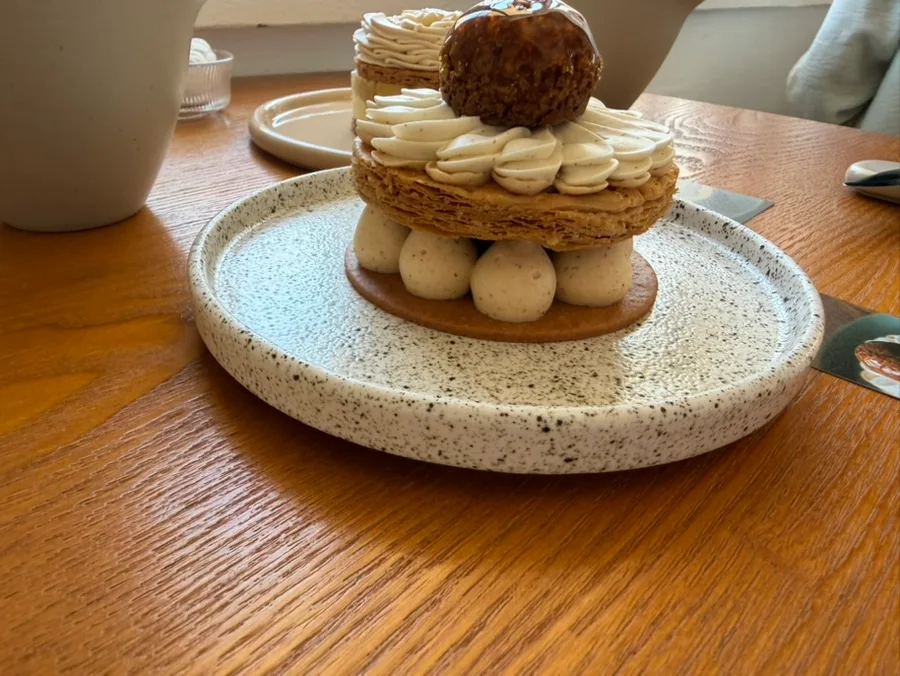シューとクリームを重ねたパイ