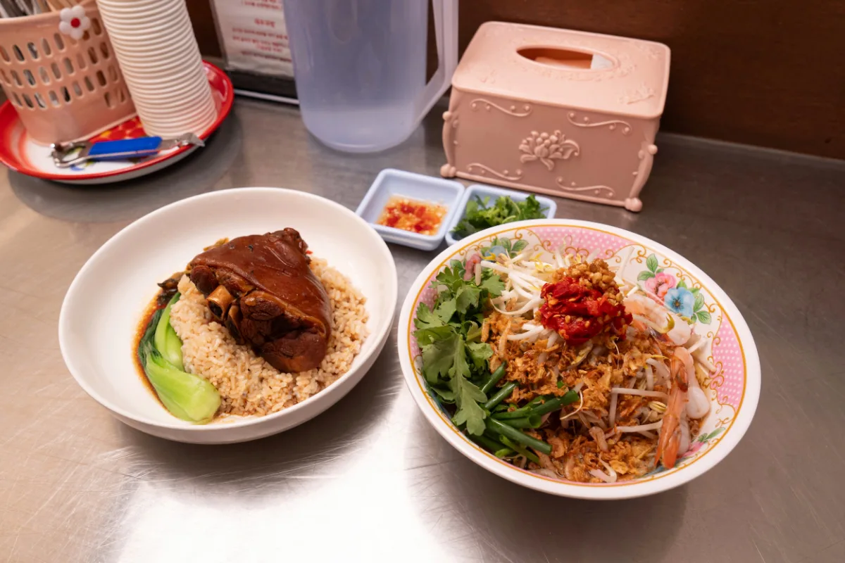 SEOBO — 豚足ご飯とエビ入りスープ