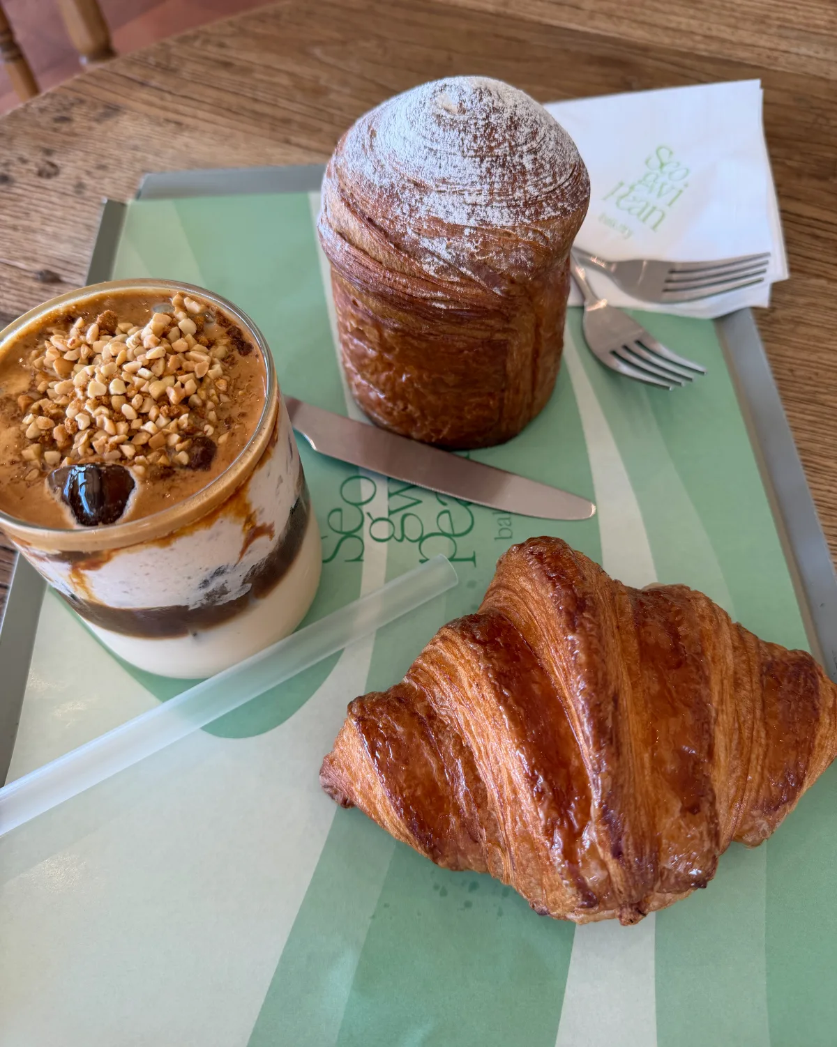 Seogwipean Bakery — クロワッサンとパン、ナッツのドリンク