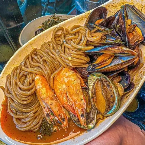 ソムソナイ 牛島本店