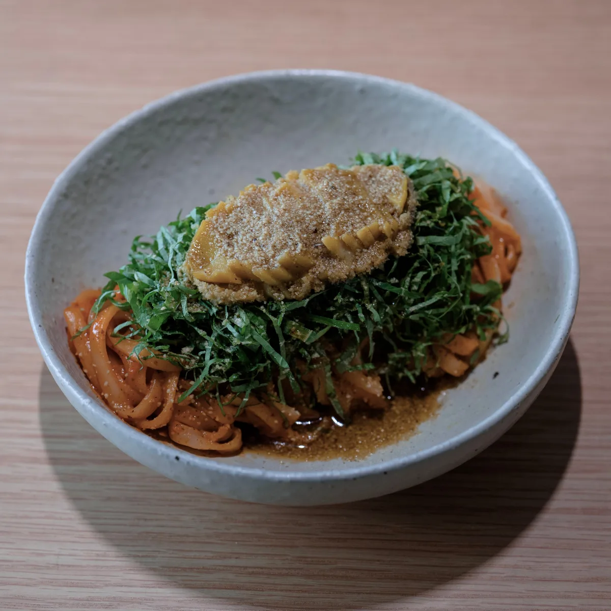 ソンチェ 安国店 — アワビをのせた混ぜ麺