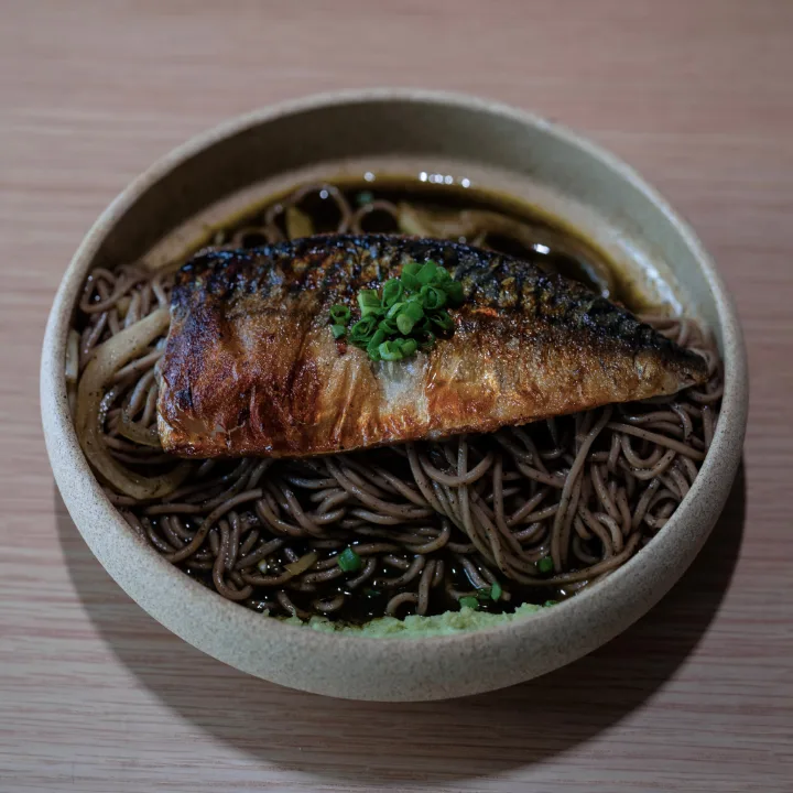 サバと海苔のそば