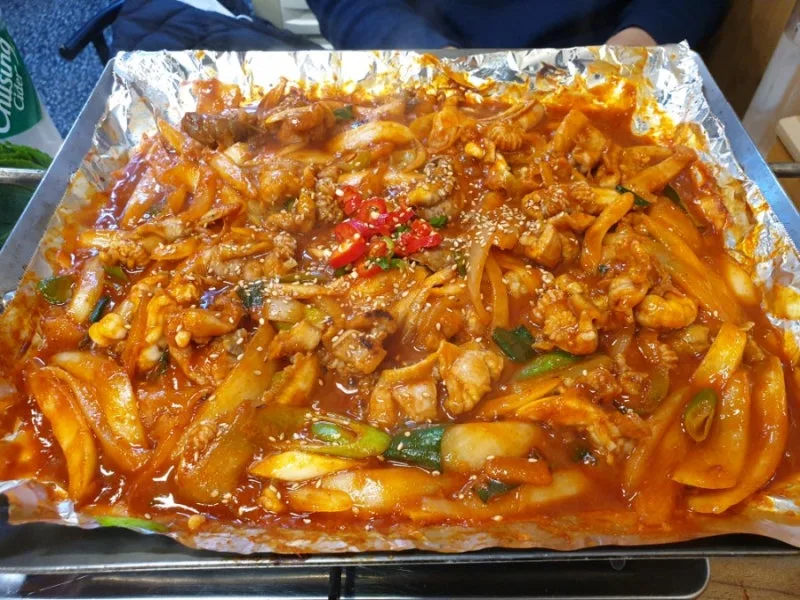 野菜とたれで焼いたコムジャンオ