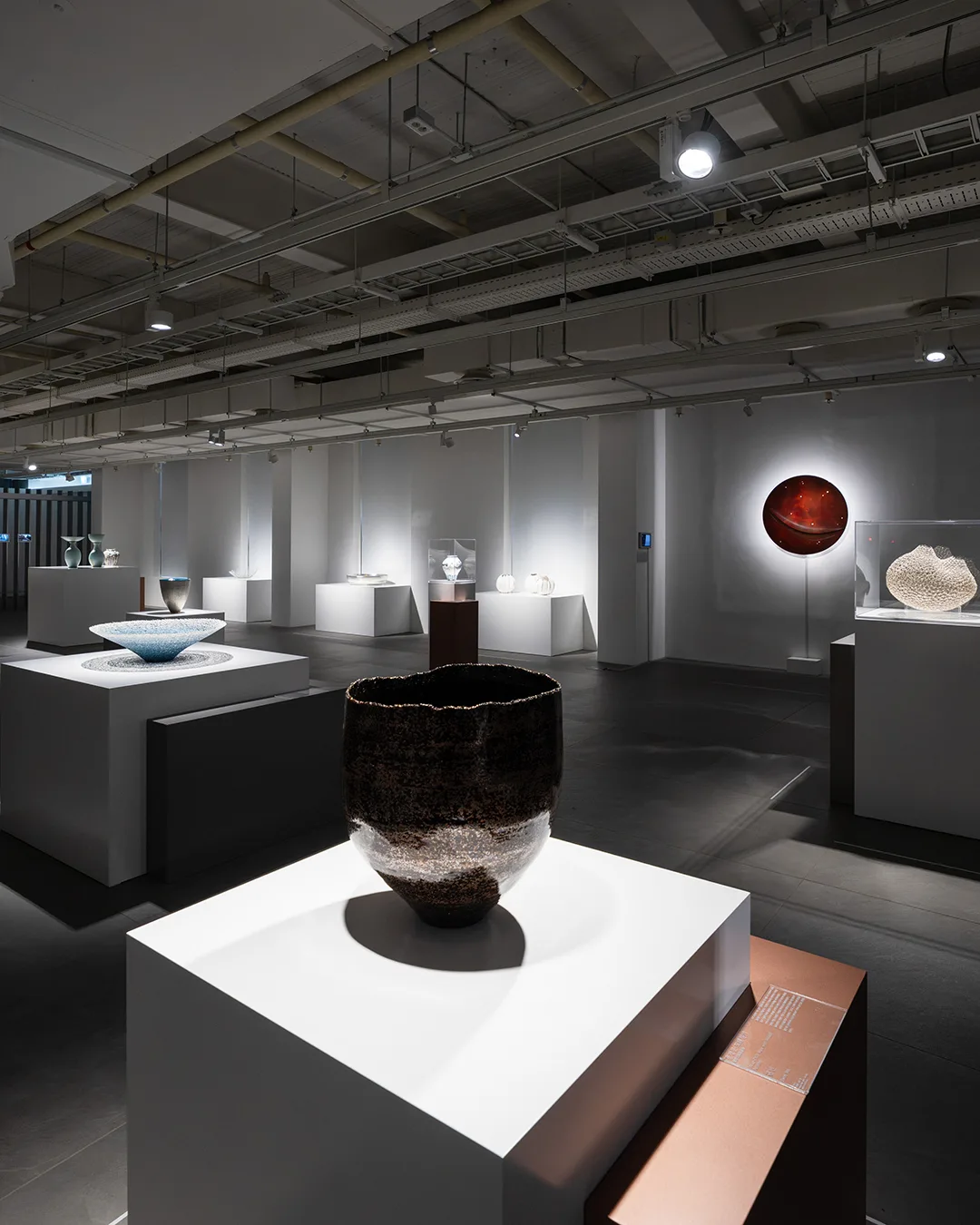 工芸博物館の展示室の陶磁器