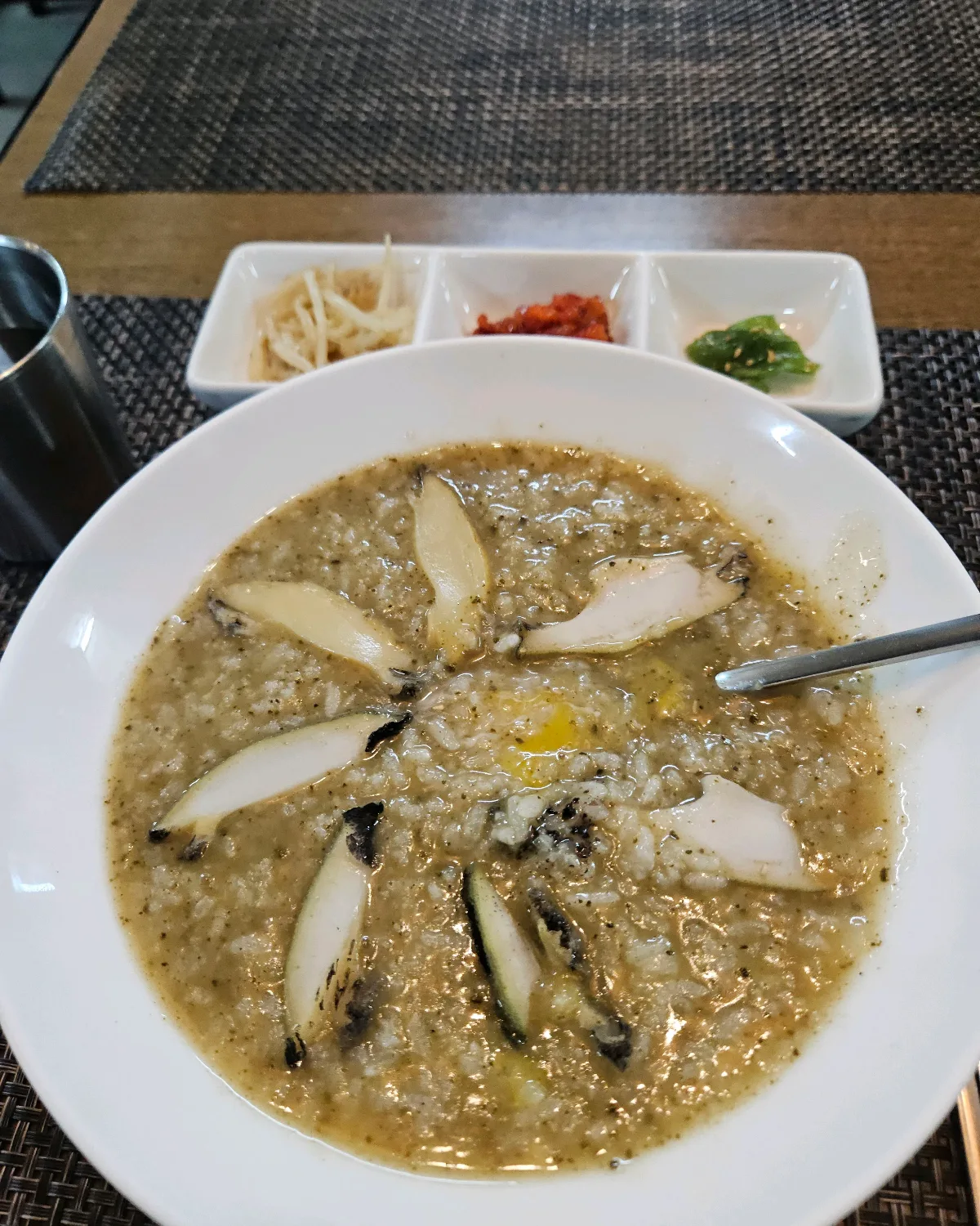 卵黄を混ぜたアワビのお粥