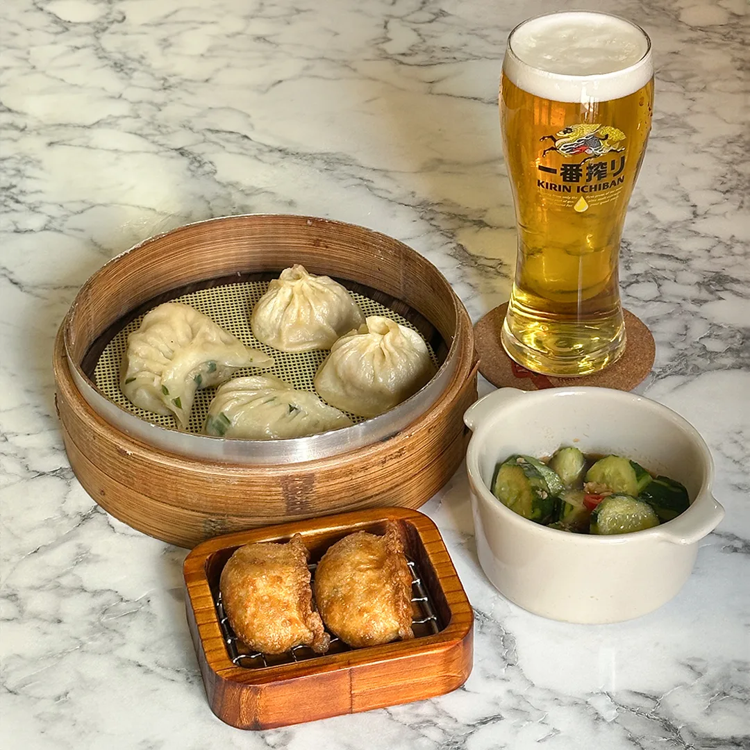 新発園 — 蒸し餃子と揚げ餃子、生ビール