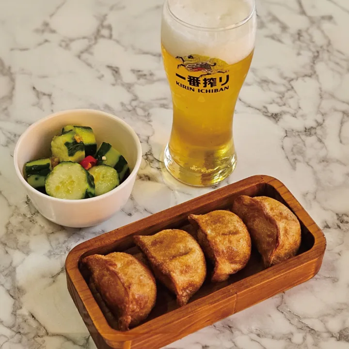 揚げ餃子と生ビールのセット