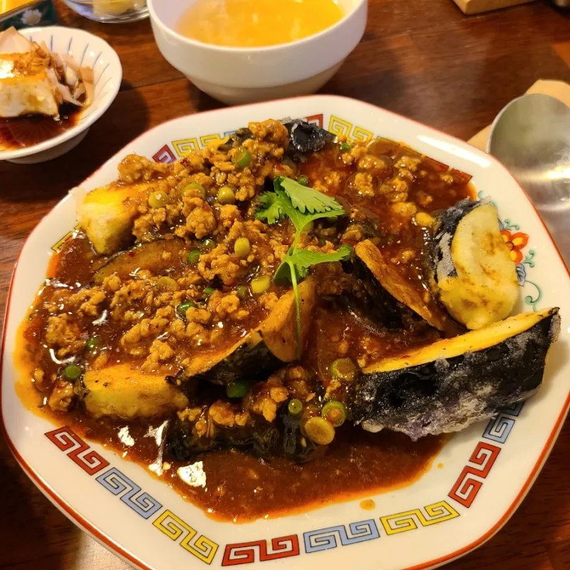 XIHONGSHI — 麻婆ソースをかけた揚げナス
