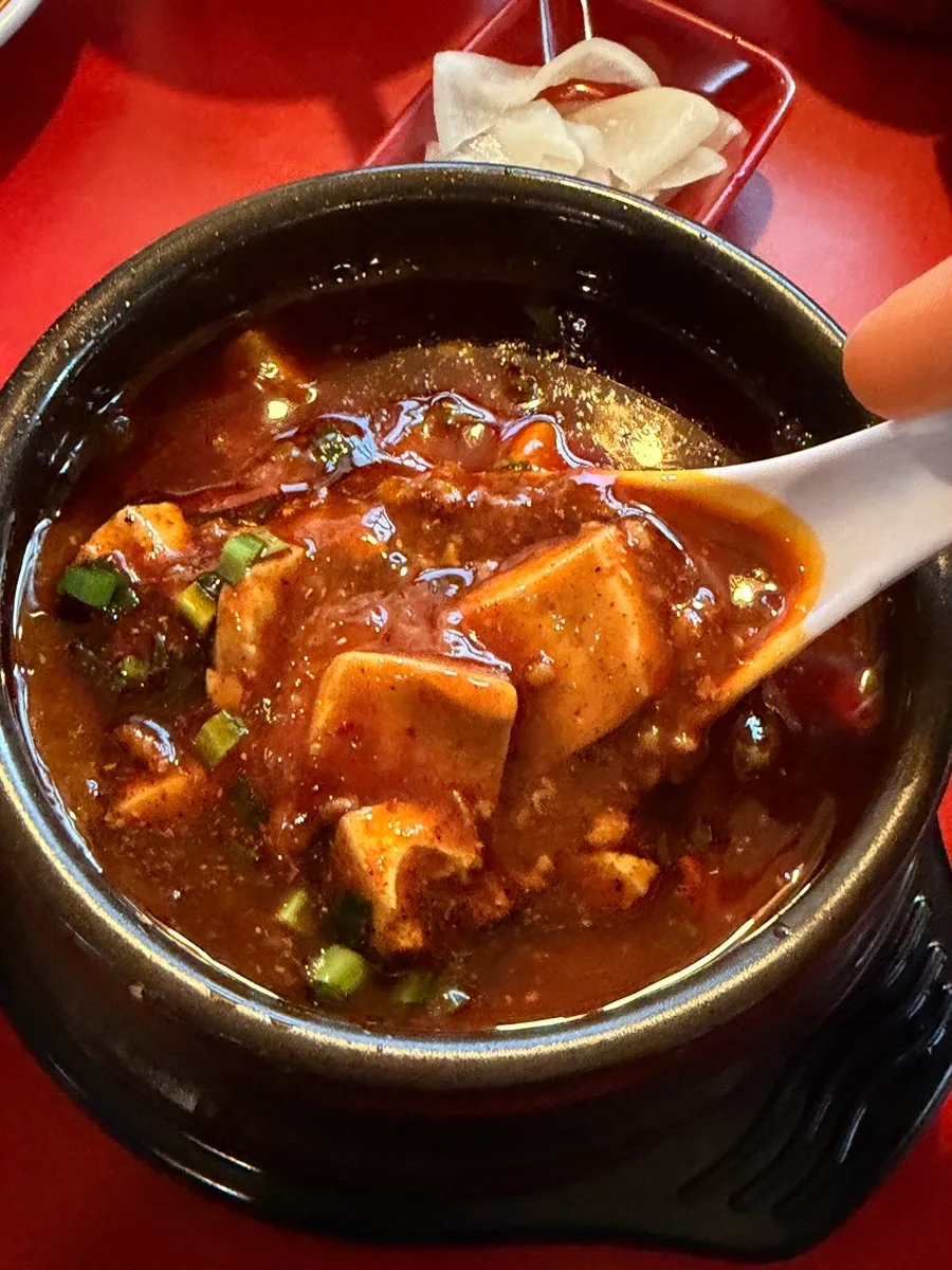 XIHONGSHI — 土鍋で出てくる麻婆豆腐