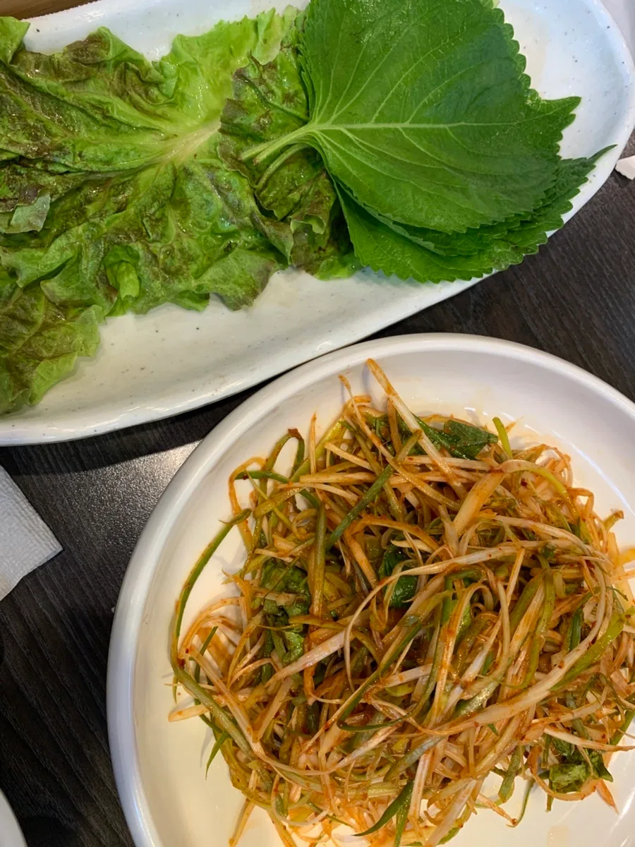 ねぎの和え物とサンチュ・エゴマの葉