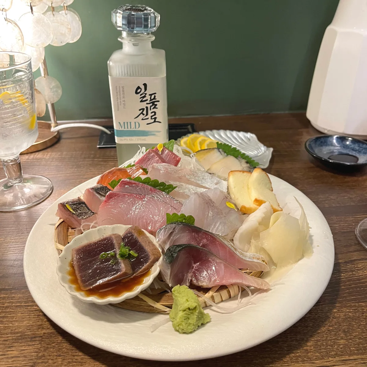 数種類の刺身の盛り合わせ
