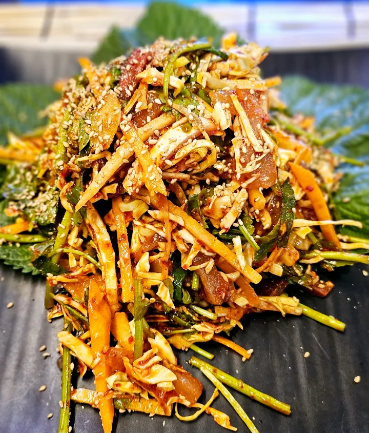 刺身と野菜のピリ辛和え