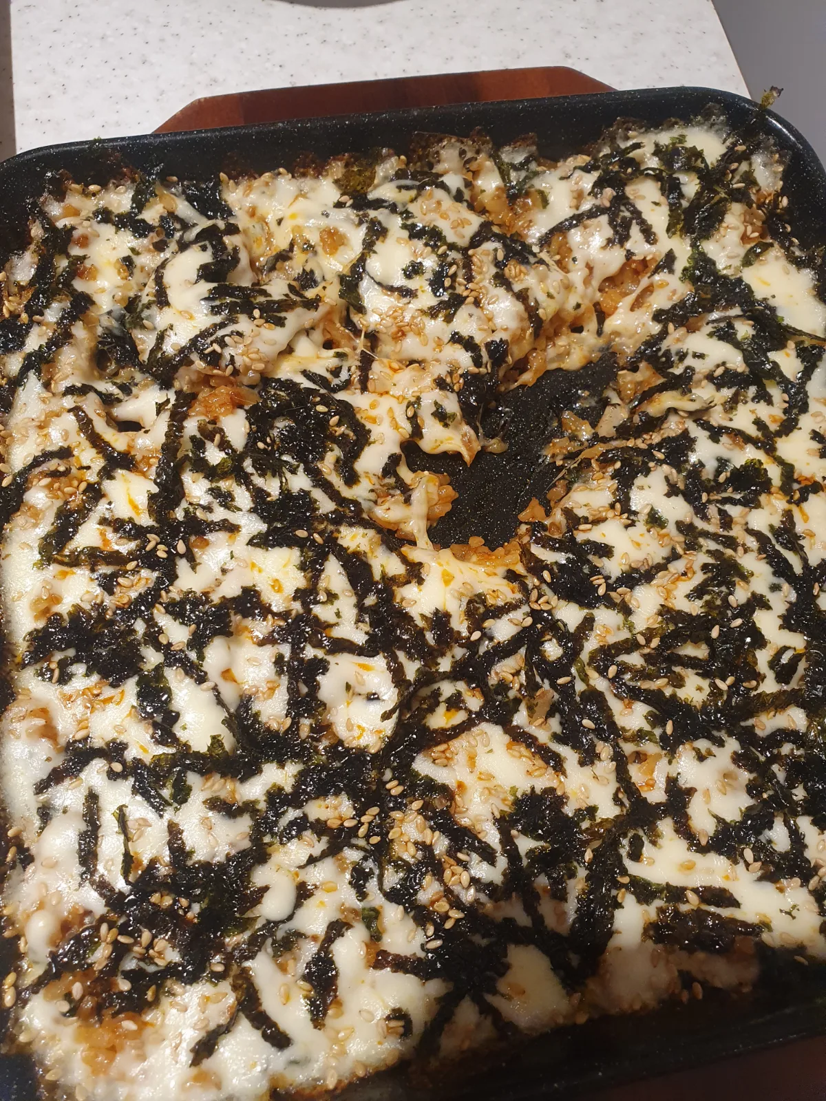 海苔とチーズをのせた鉄板チャーハン