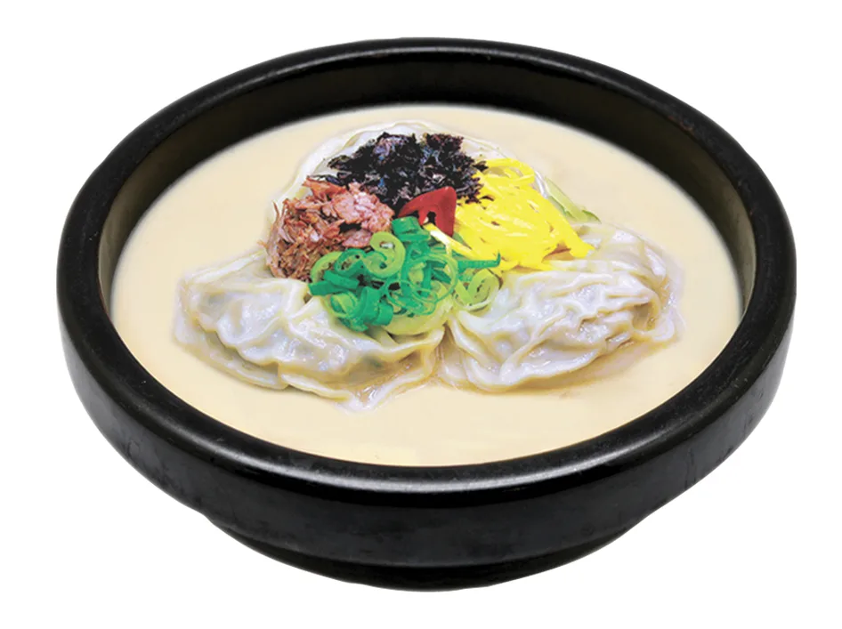 神仙ソルロンタン 明洞店 — マンドゥ入りの白いスープ