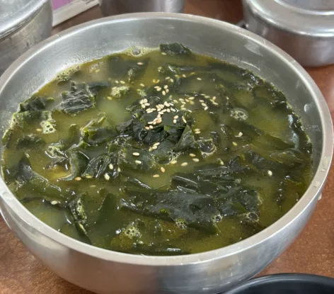 ポマルクッ（磯の巻貝のスープ）