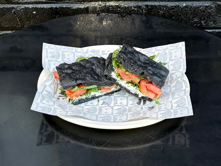 ルッコラトマトサンドイッチ