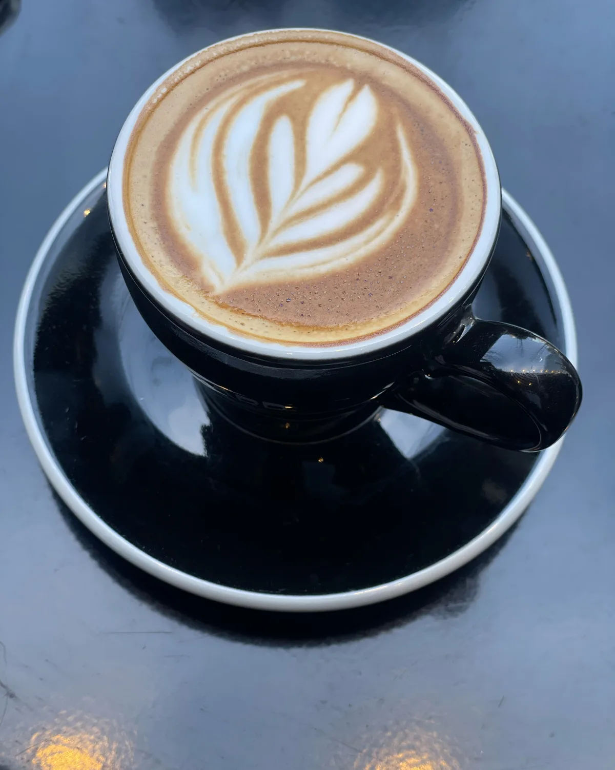 ラテアートの入ったカフェラテ