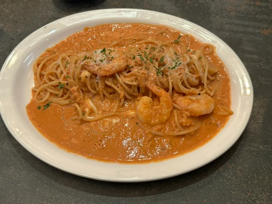 エビがのったロゼパスタ