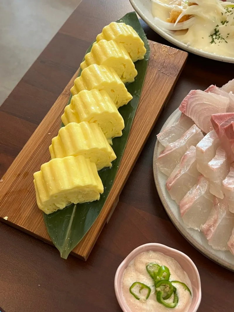 HWADO Seoul — 卵焼きと青唐辛子入りのソース