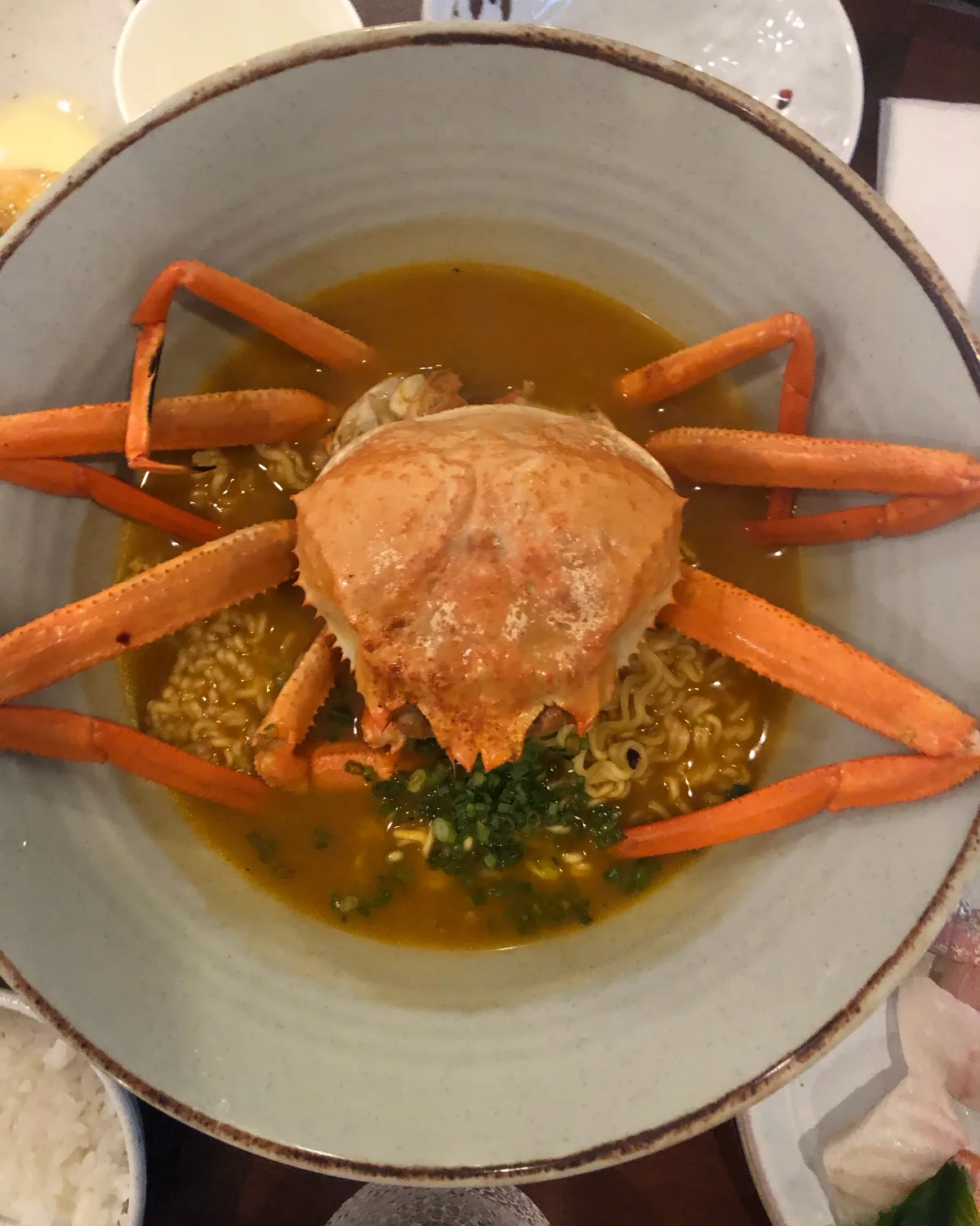紅ズワイガニが丸ごと入ったラーメン