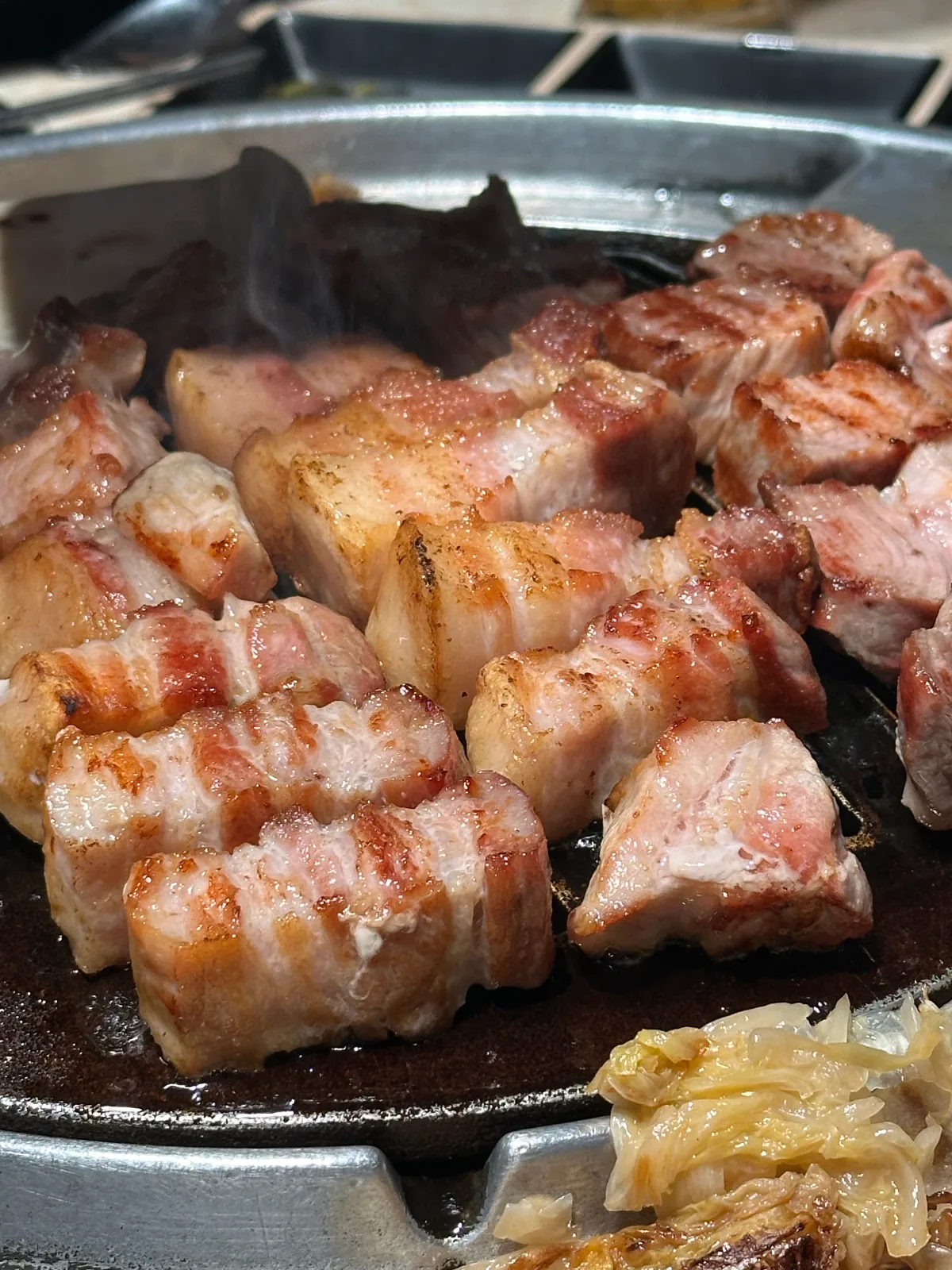 スクソンド 済州本店 — 厚切り豚バラ肉の焼き色