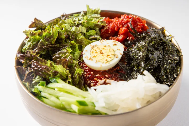 カレイの刺身入りビビン冷麺
