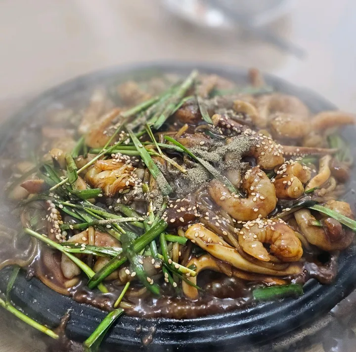 海鮮鉄板ジャージャー麺（1人前）