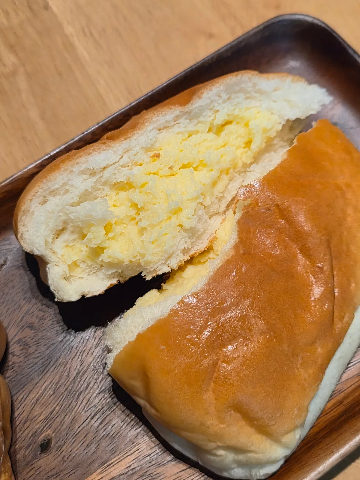 太極堂 本店 — クリームパンの断面