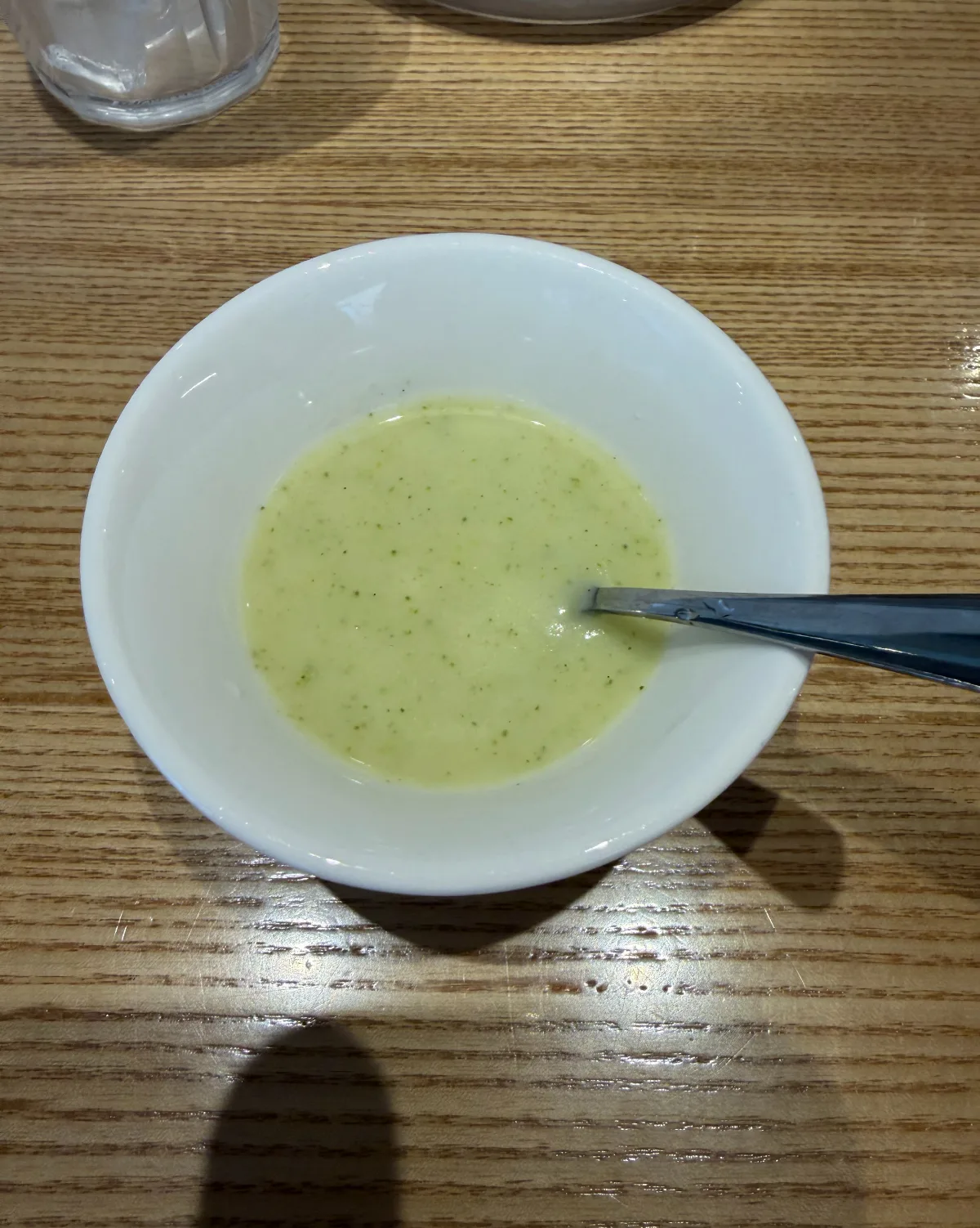 食前に出るブロッコリーのスープ